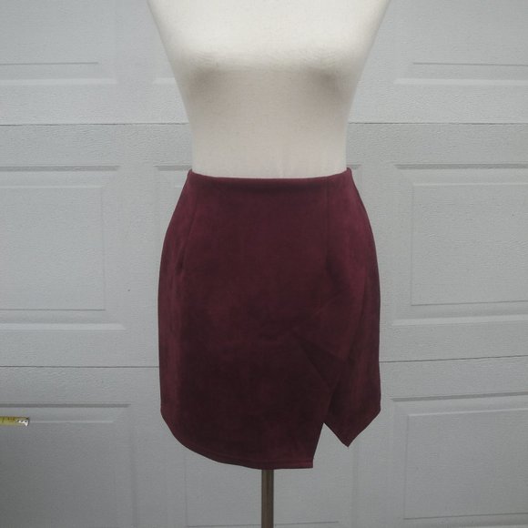 Sadie & Sage Dresses & Skirts - Sadie & Sage Burgundy Skirt Ladies Size Small